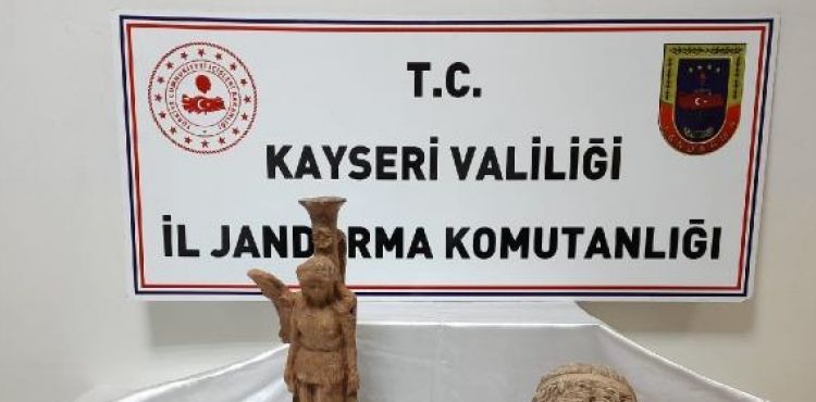 Kayseri'de Roma dönemine ait 2 heykel ele geçirildi