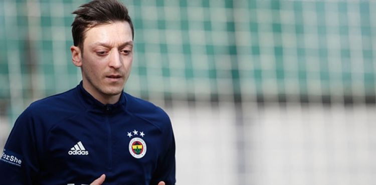 Fenerbahede Mesut zil, takmdan ayr dz koulara balad