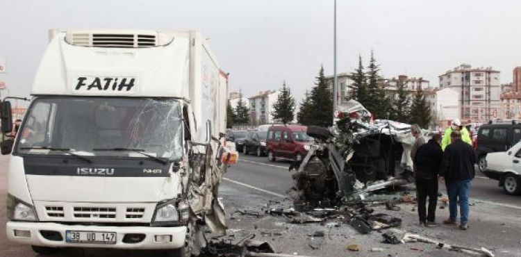 Kayseri'de zincirleme kaza: 3 yaral