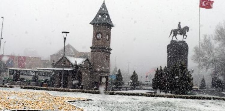 Kayseri'de nisan karı
