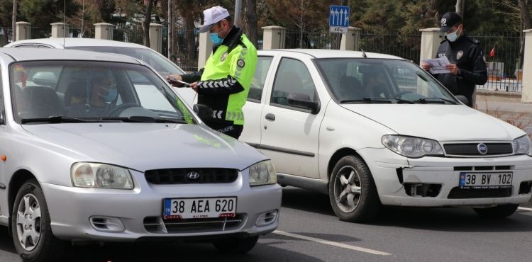 Kayseri’de polis ekiplerinden kısıtlama denetimi
