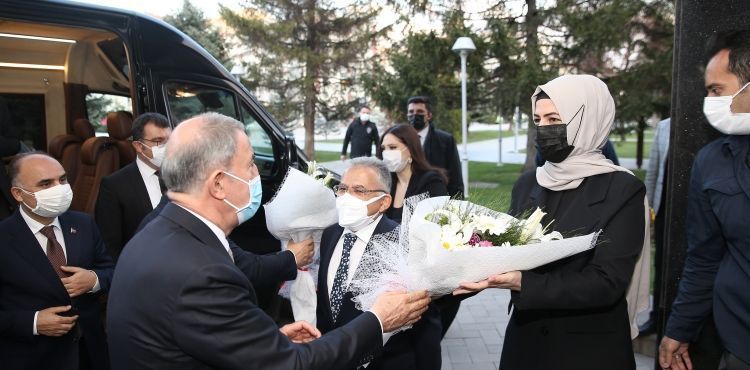 BAŞKAN BÜYÜKKILIÇ, BAKANLAR AKAR İLE VARANK’I BELEDİYEDE AĞIRLADI