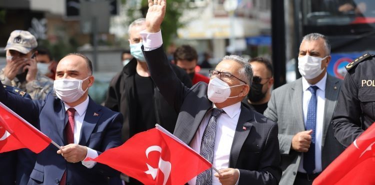 BÜYÜKKILIÇ, 23 NİSAN KUTLAMALARINI ÇOCUKLARIN AYAKLARINA GÖTÜRDÜ