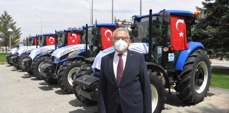 BAŞKAN BÜYÜKKILIÇ’TAN 5 İLÇEYE 5 TRAKTÖR