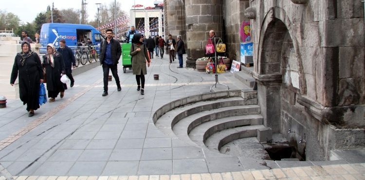 Tarihi çeşmelerin durumu içler acısı