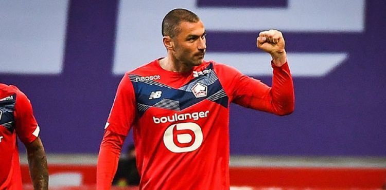Ayın futbolcusu Burak Yılmaz