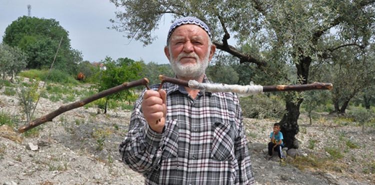 Dal parçasıyla yer altı sularını metresine kadar buluyor