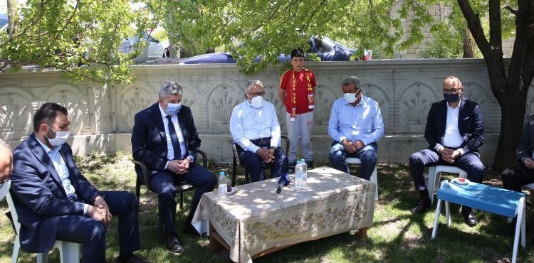 BAŞKAN BÜYÜKKILIÇ BÜNYAN’DA ŞEHİT CENNET YİĞİT’İN AİLESİYLE BAYRAMLAŞTI