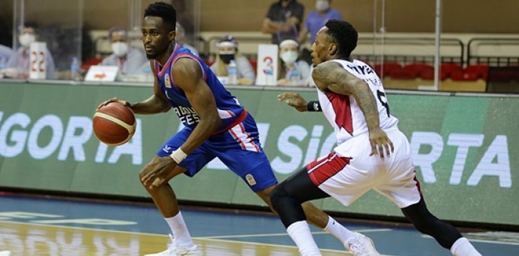 Empera Hal Gaziantep Basketbol - Anadolu Efes: 67-83