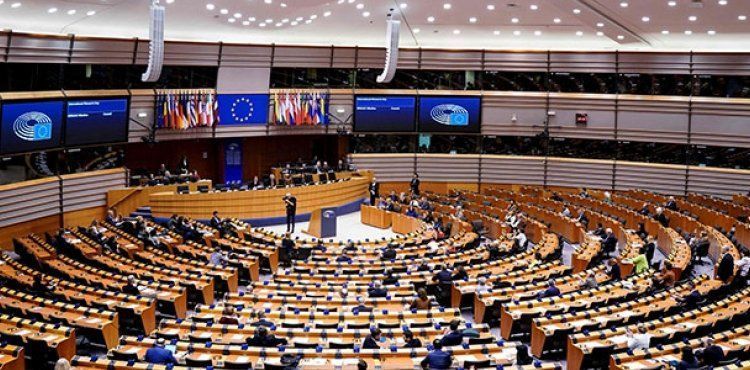 Avrupa Parlamentosu, AB'nin Türkiye ile tam üyelik müzakerelerini askıya almasını istedi