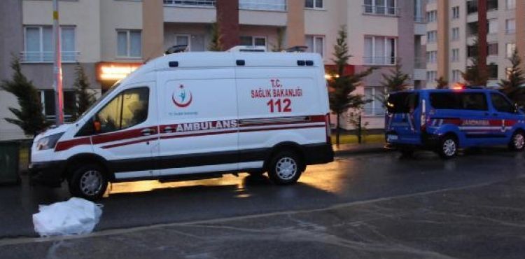 Tartıştığı babasını tabanca ve bıçakla öldürdü