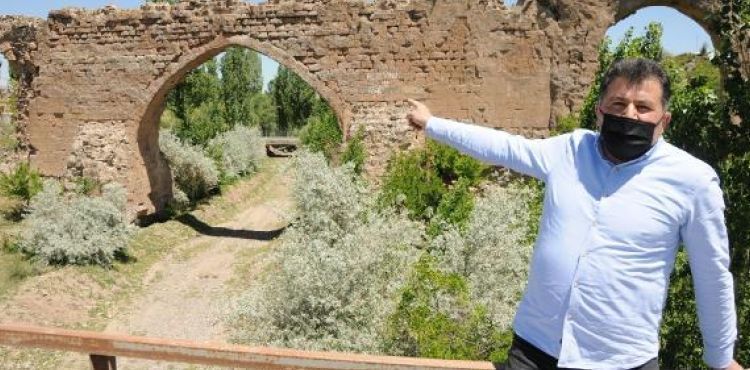 Roma köprüsü yok olma tehlikesi yaşıyor