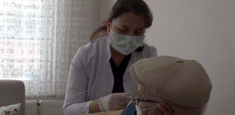 Aşısını olup, Cumhurbaşkanı Erdoğan için yazdığı şiiri okudu