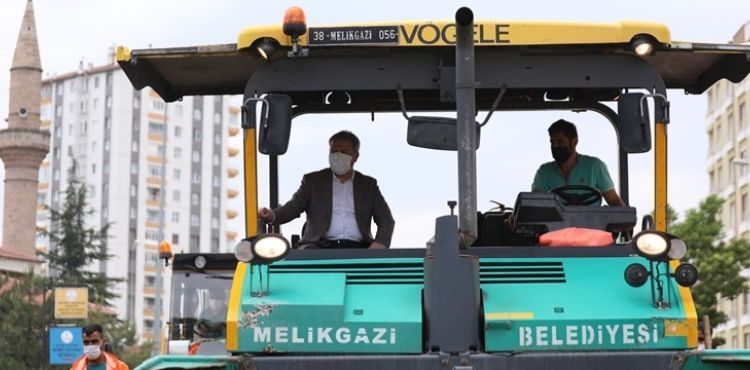 Başkan Dr. Palancıoğlu “60 günde 50 bin ton asfalt ile pandemiyi hizmete dönüştürdük”