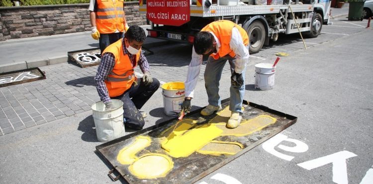 MELİKGAZİ’DE YENİLENEN YOLLARDA “ÖNCELİK YAYALARIN”