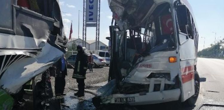 Kayseri’de belediye otobüsü, halk otobüsüne çarptı: 2 yaralı