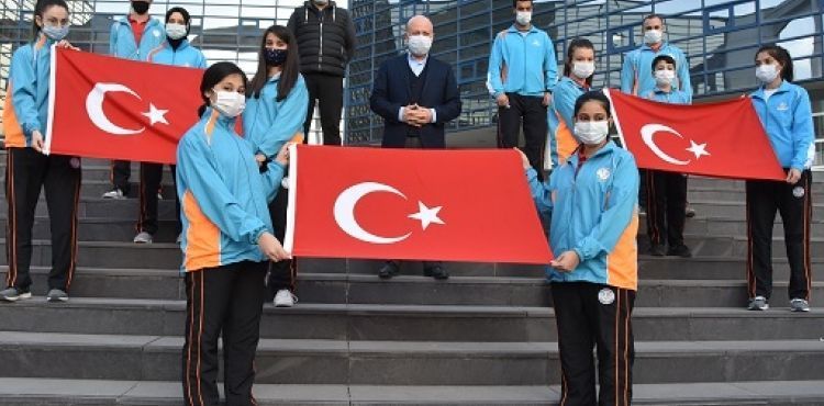 KOCASİNAN’IN MİLLİ SPORCUSU ÖZGE YILMAZ, TÜRKİYE ŞAMPİYONU OLDU