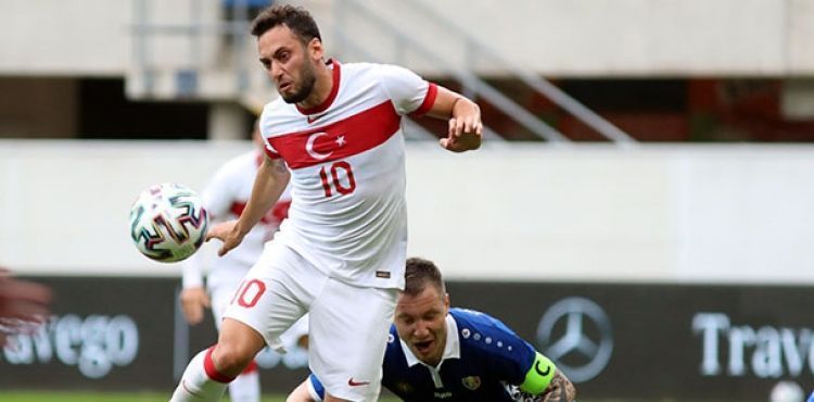 Hakan Çalhanoğlu: Yarın sahaya çıkıp en iyi şekilde ülkemizi temsil edeceğiz