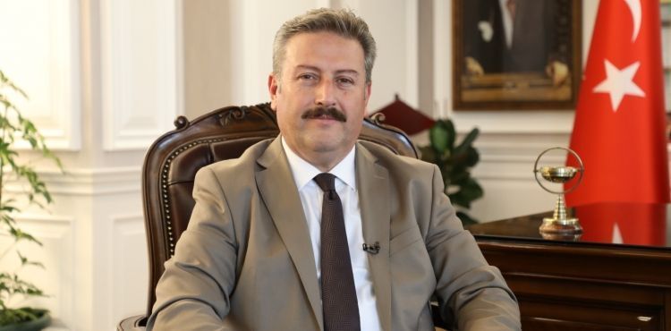 BAŞKAN PALANCIOĞLU, ERÜ’DE ÜÇ ÖĞRETİM ÜYESİNİ TEBRİK ETTİ