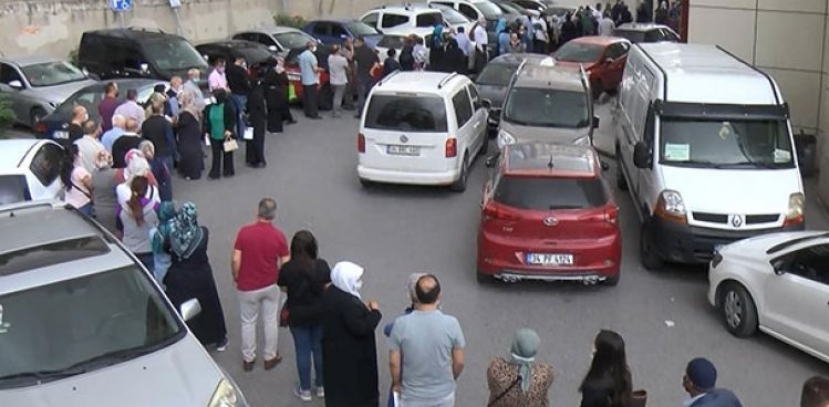 İstanbul'da hastanelerde aşı kuyruğu