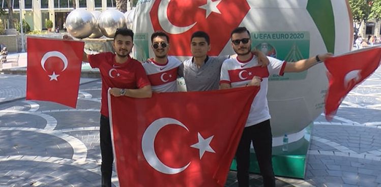 Bakü, heyecanla Türkiye maçını bekliyor