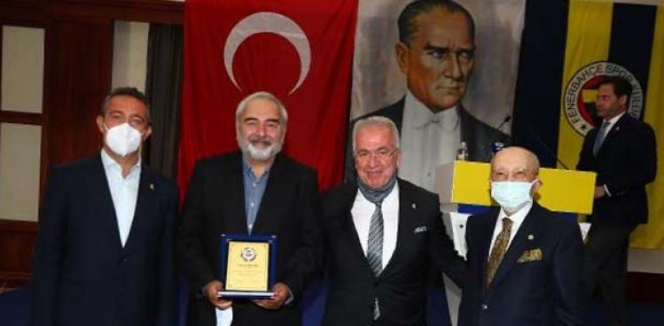 Fenerbahe'de YDK yelerinin plaketleri takdim edildi