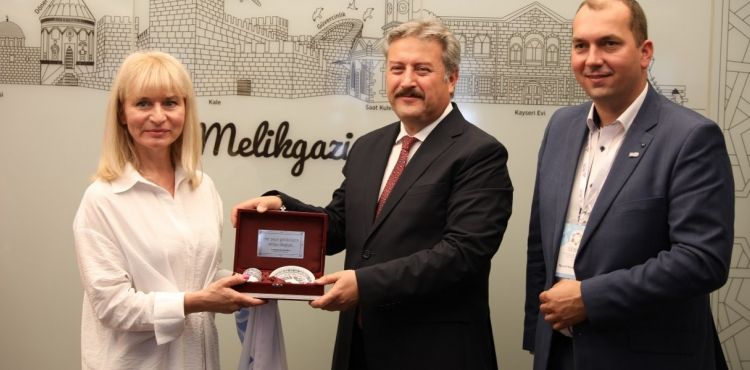 YABANCI EĞİTMENLERDEN MELİKGAZİ'YE ZİYARET