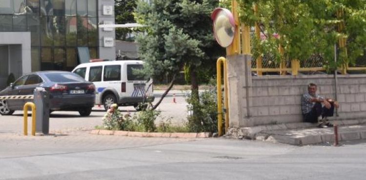 Fabrikada gazdan zehirlenen 1 işçi öldü, 9 işçi hastaneye kaldırıldı