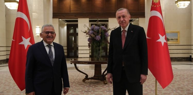 CUMHURBAŞKANI ERDOĞAN, BÜYÜKKILIÇ’IN DA OLDUĞU 40 BELEDİYE BAŞKANI İLE GÖRÜŞTÜ