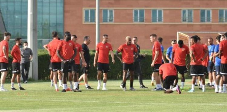 Kayserispor Başkanı Berna Gözbaşı: Doğan Alemdar ve Emre Demir’e ilgi büyük