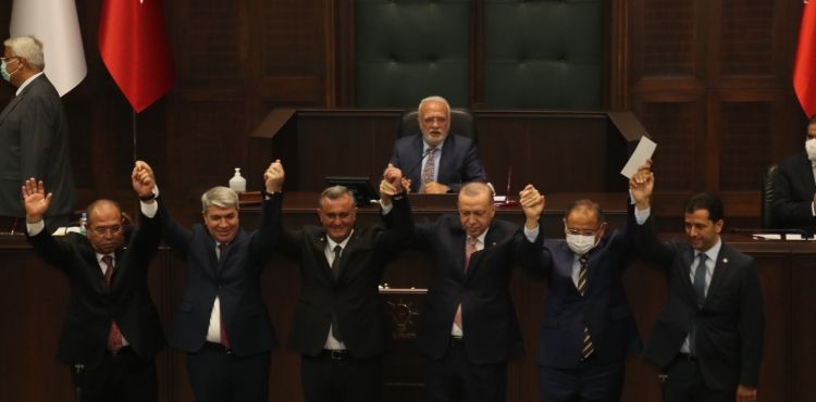 DÜZİÇİ BELEDİYE BAŞKANI AK PARTİ’YE KATILDI