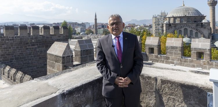 BAŞKAN BÜYÜKKILIÇ’TAN SANATA VE SANATÇIYA DESTEK