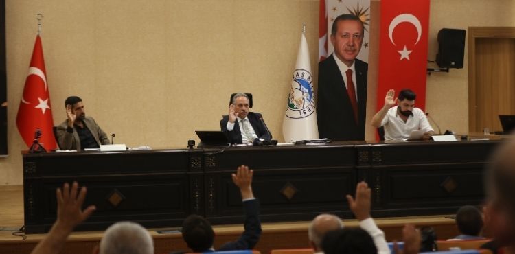 MELİKGAZİ, 2 ADET ECZANEYİ 10 YILLIĞINA KİRAYA VERDİ