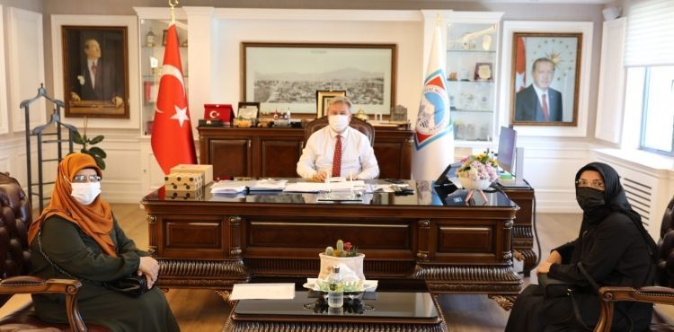 KAYSERİ İHH KADIN KOLLARINDAN BAŞKAN PALANCIOĞLU’NA DAVET