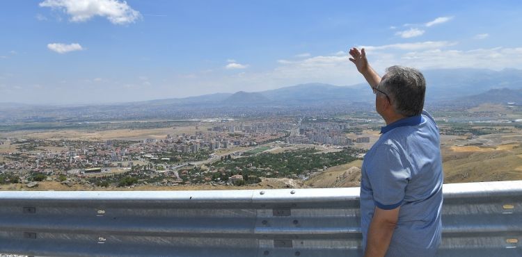 BAŞKAN BÜYÜKKILIÇ, TÜRK YILDIZLARI'NI HIDIRELLEZ TEPESİ’NDE VATANDAŞLARLA İZLEDİ