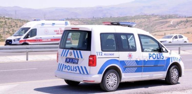 Sürücüsünün el frenini çekmeyi unuttuğu otomobil 330 metrelik vadiye düştü