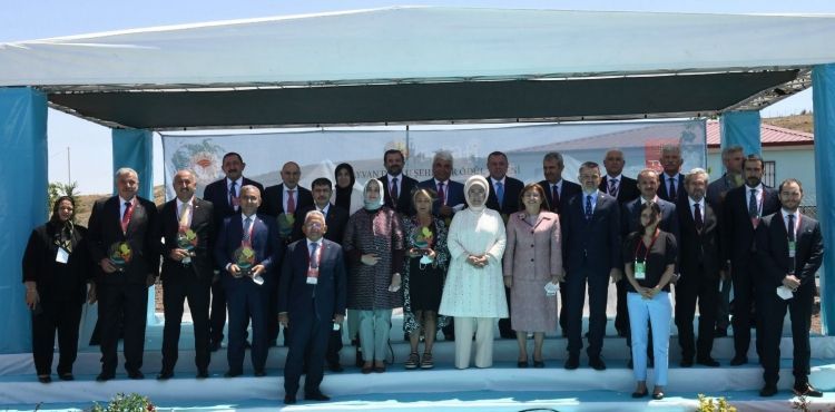 BAŞKAN BÜYÜKKILIÇ, ANKARA’DA EMİNE ERDOĞAN VE BAKAN PAKDEMİRLİ İLE GÖRÜŞTÜ