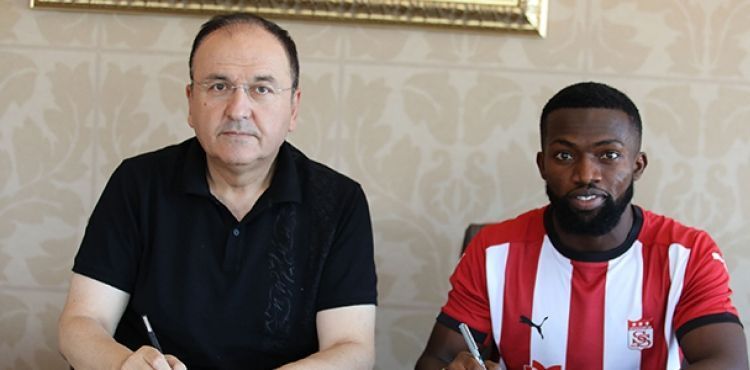 Azubuike Demir Grup Sivasspor'da