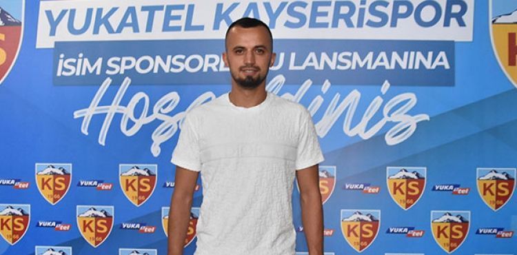 Kayserisporlu futbolcu İlhan Parlak: Bu sene çok farklı bir Kayserispor izleteceğiz