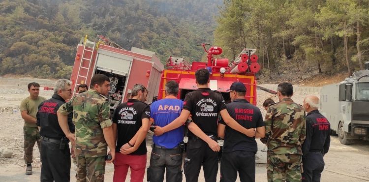 KAYSERİ İTFAİYESİ CANLA BAŞLA YANGINLARI SÖNDÜRMEK İÇİN MÜCADELE EDİYOR