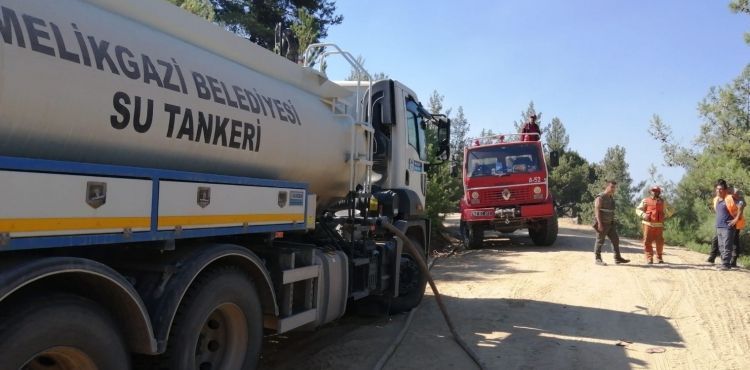BAŞKAN PALANCIOĞLU, YANGINLA MÜCADELE EDEN EKİBE TEŞEKKÜR ETTİ