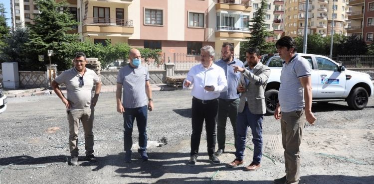 MELİKGAZİ’DE YOL YENİLEME ÇALIŞMALARI HIZ KESMEDEN DEVAM EDİYOR