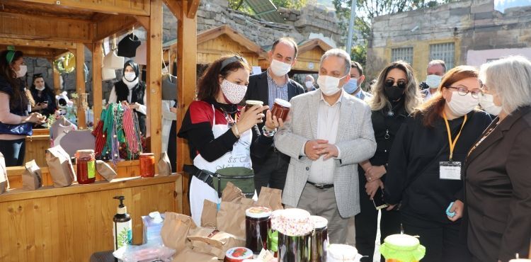 SAHNE MAHARETLİ ELLER’İN