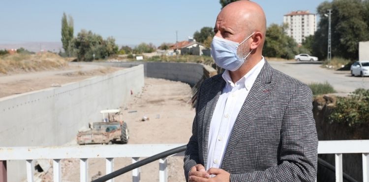 KOCASİNAN, KANALLARI DÜZENLİ OLARAK TEMİZLİYOR