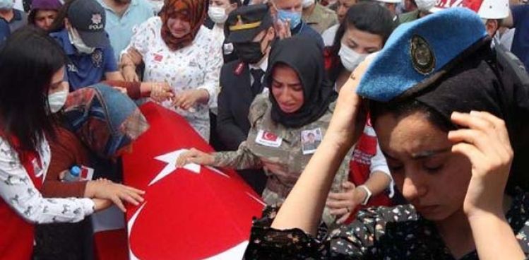Şehit uzman çavuşu ablası üniforması, nişanlısı beresiyle son yolculuğuna uğurladı