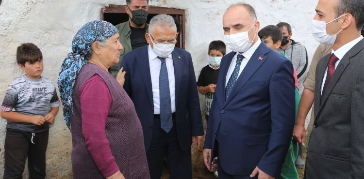 BÜYÜKKILIÇ, AŞI OLMAK İSTEMEYEN VATANDAŞI İKNA ETTİ, SELDEN ETKİLENEN HALKIN YANINA KOŞTU
