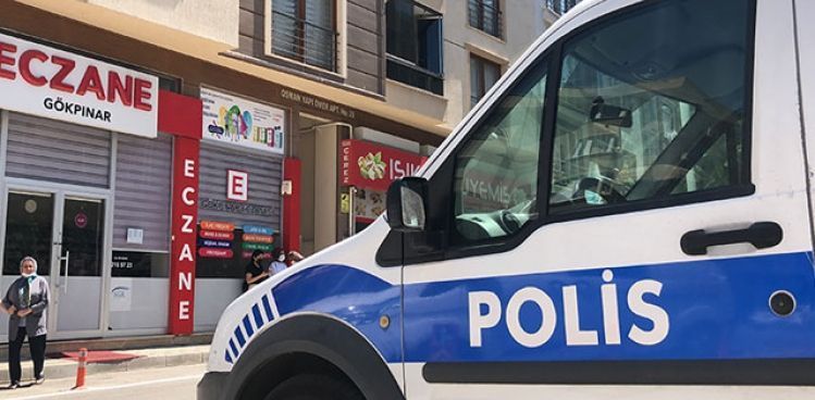 EŞİNİ VE KIZINI AV TÜFEĞİYLE ÖLDÜRÜP İNTİHAR ETTİ