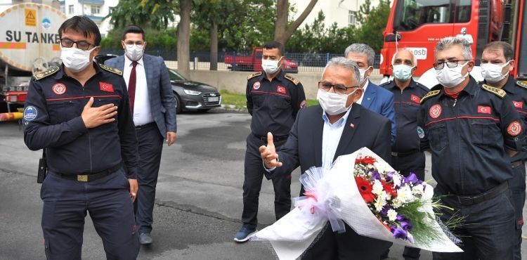 BÜYÜKKILIÇ, YANGINI SÖNDÜRMEYE KOŞAN KAHRAMANLARI GÖZYAŞLARI VE GURURLA KARŞILADI