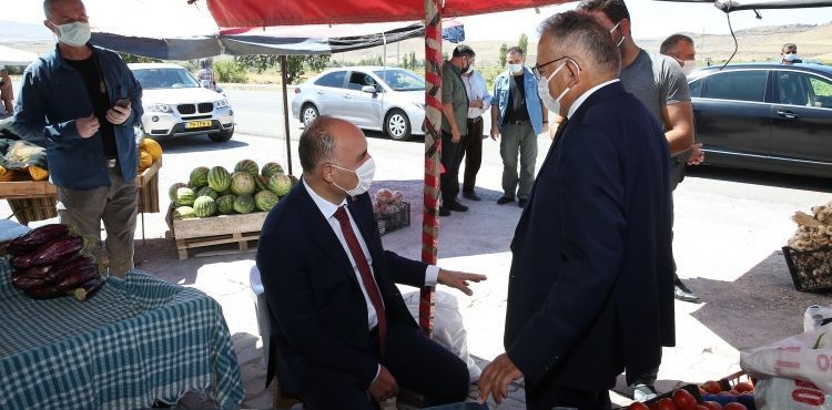 BAŞKAN, VALİ İLE BİRLİKTE YÖRESEL ÜRÜNLERİ İNCELEDİ