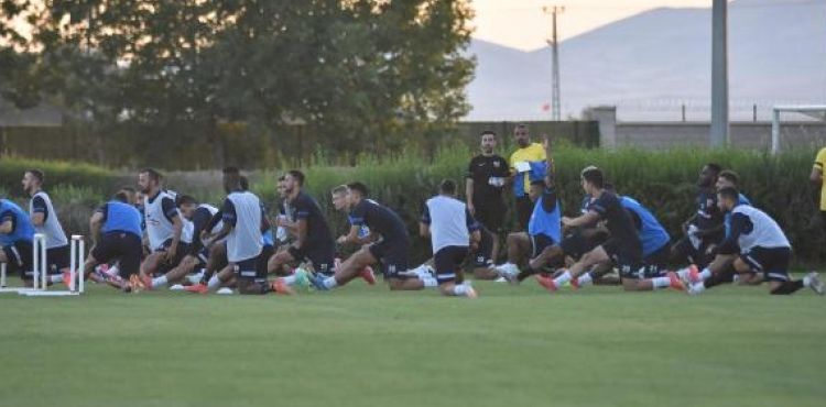 Hikmet Karaman: Takımın özetini belirlemeye çalışacağız